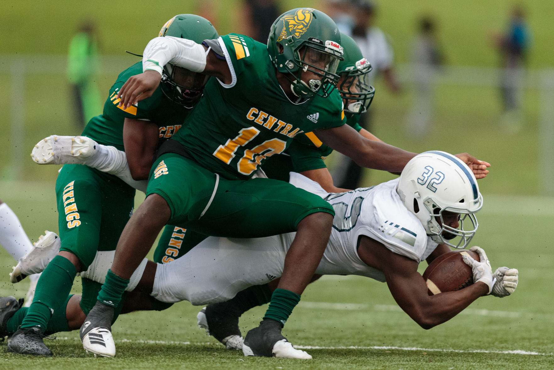 The Ragin' Bulls come from behind in the Battle of the Horns to defeat the Vikings 27-20.